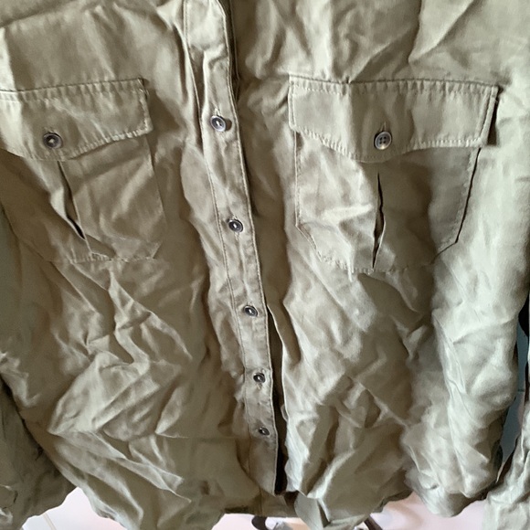 Aeropostale sz S button down top euc - just needs ironed 🤭 - Picture 2 of 4